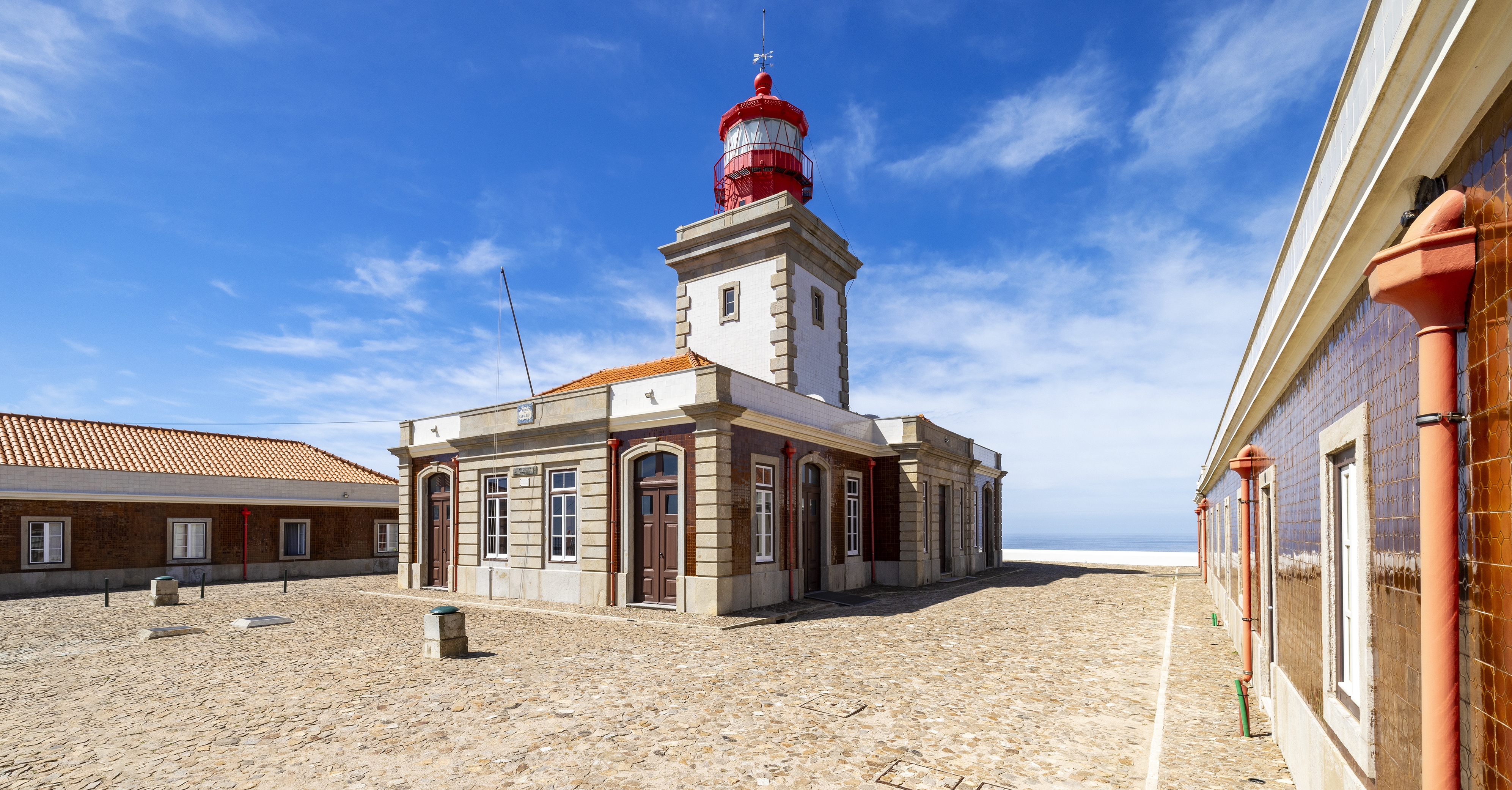 "Onde a terra se acaba e o mar começa"
