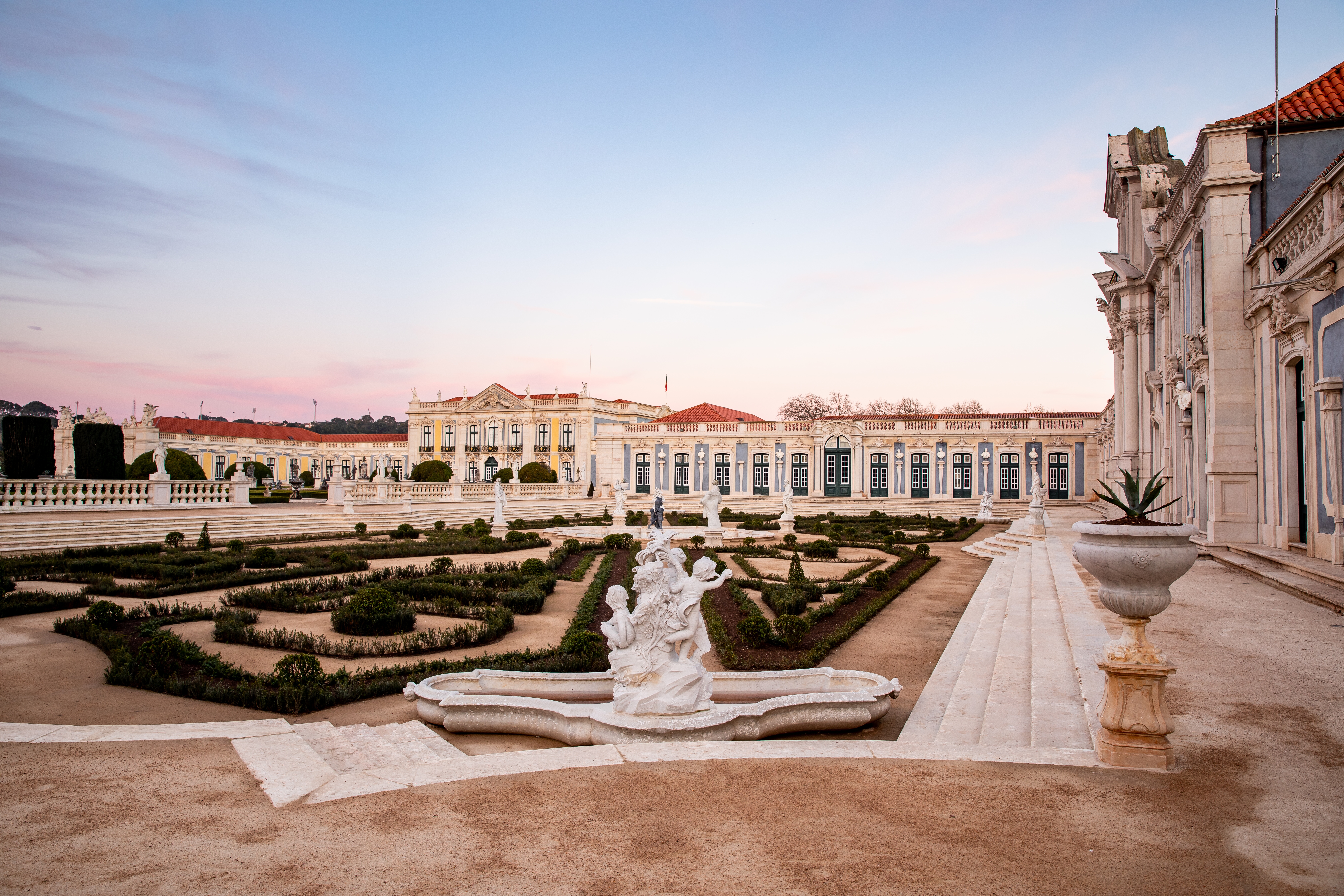 Na Real Quinta de Queluz com Michela Degortes: no trilho das estátuas de João José Aguiar